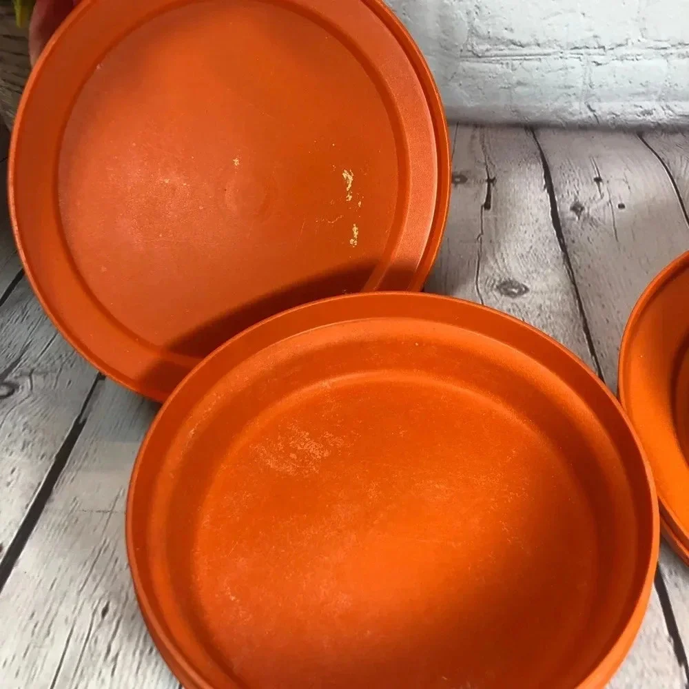 Vintage Tupperware small seal-n-serve bowl with extra lids